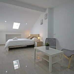 Esparteros 6, Estudios Lejlighed